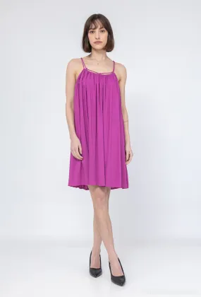 Ausgestelltes Kleid mit Trägern