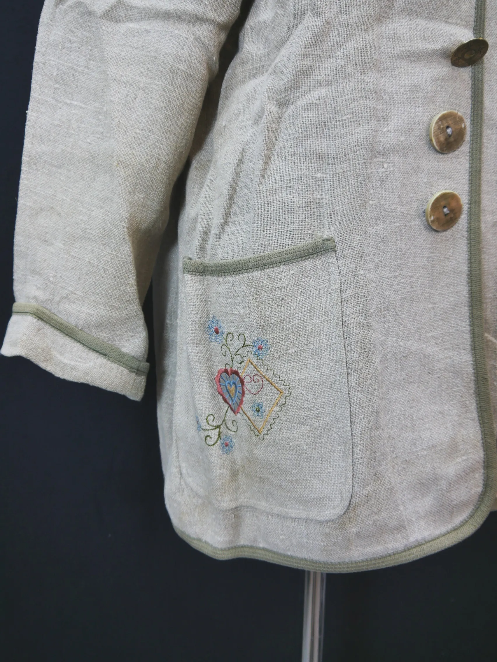 by h.moser Salzburg beige mit Stickerei tolle Damen Leinen Trachtenjacke Gr.42