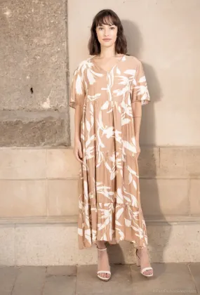 Langes Kleid mit tropischem Print und kurzen Ärmeln