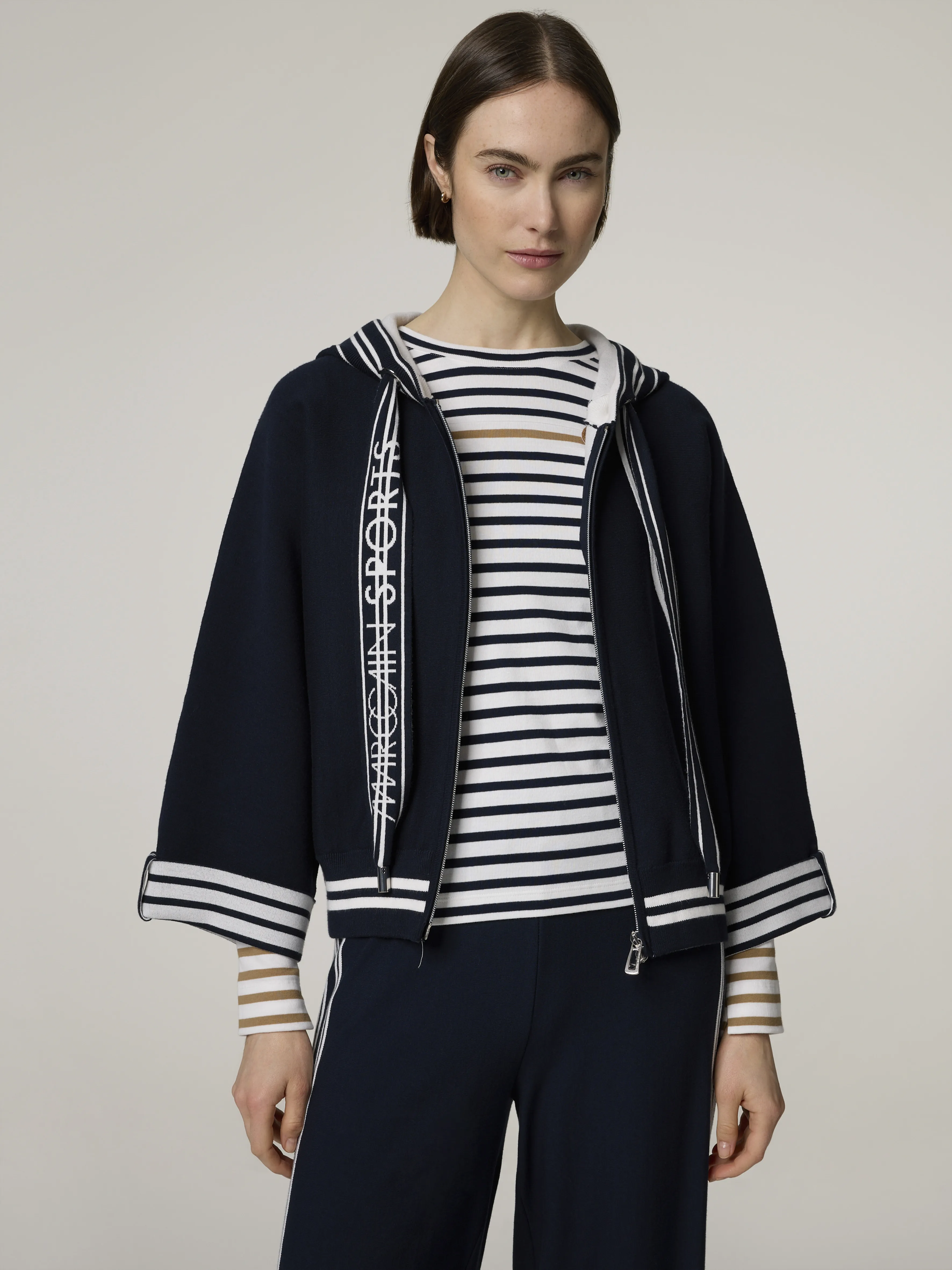 Sweatjacke mit Kapuze